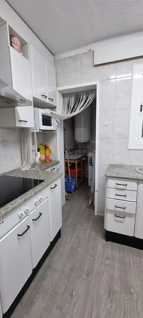 Cocina de Piso para compartir en Barcelona con Calefacción y Lavadora