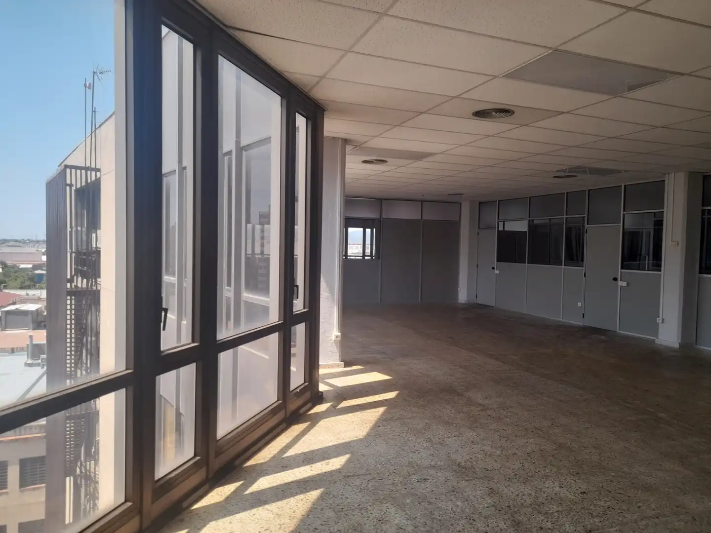 Local de alquiler en L'Hospitalet de Llobregat con Aire acondicionado y Calefacción