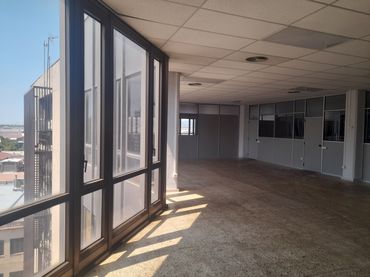 Local comercial de lloguer a Travessera Industrial