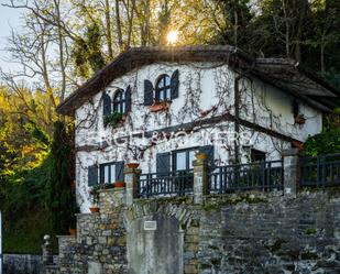 Vista exterior de Casa o xalet en venda en Getaria amb Aire condicionat, Calefacció i Jardí privat