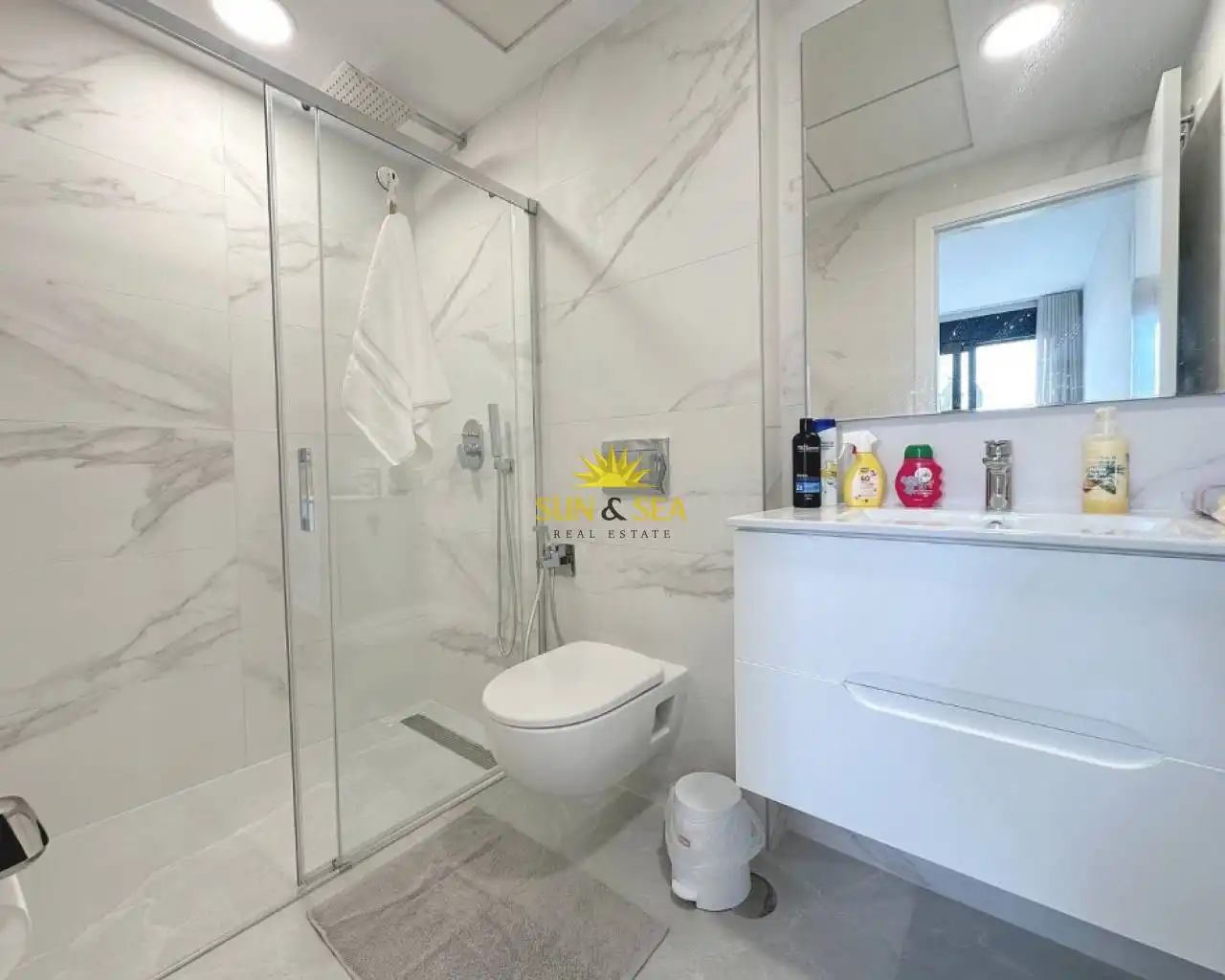 Baño de Planta baja de alquiler en Finestrat con Aire acondicionado, Calefacción y Terraza