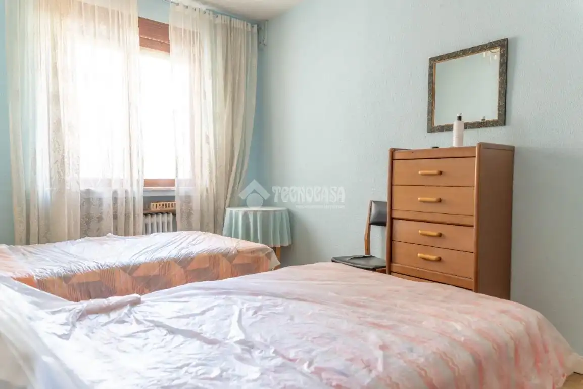 Habitación de Piso en venta en Madrid con Calefacción y Terraza