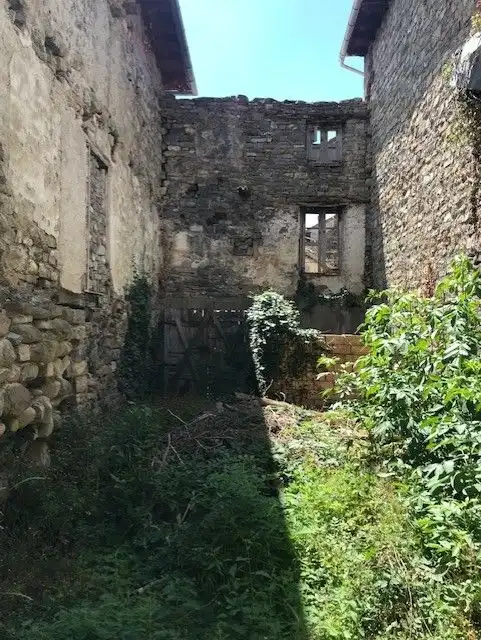 Vista exterior de Casa adosada en venda en Valle de Hecho