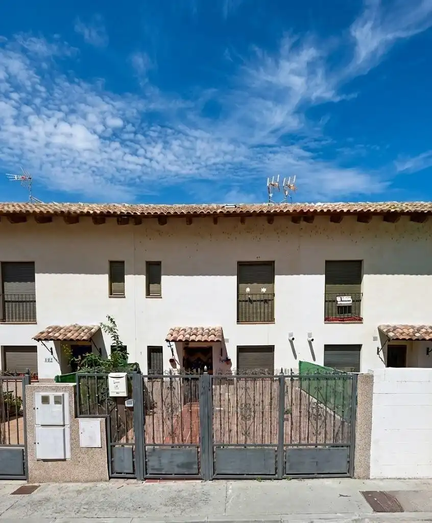 Vista exterior de Casa o chalet en venta en Espinosa de Henares con Jardín privado