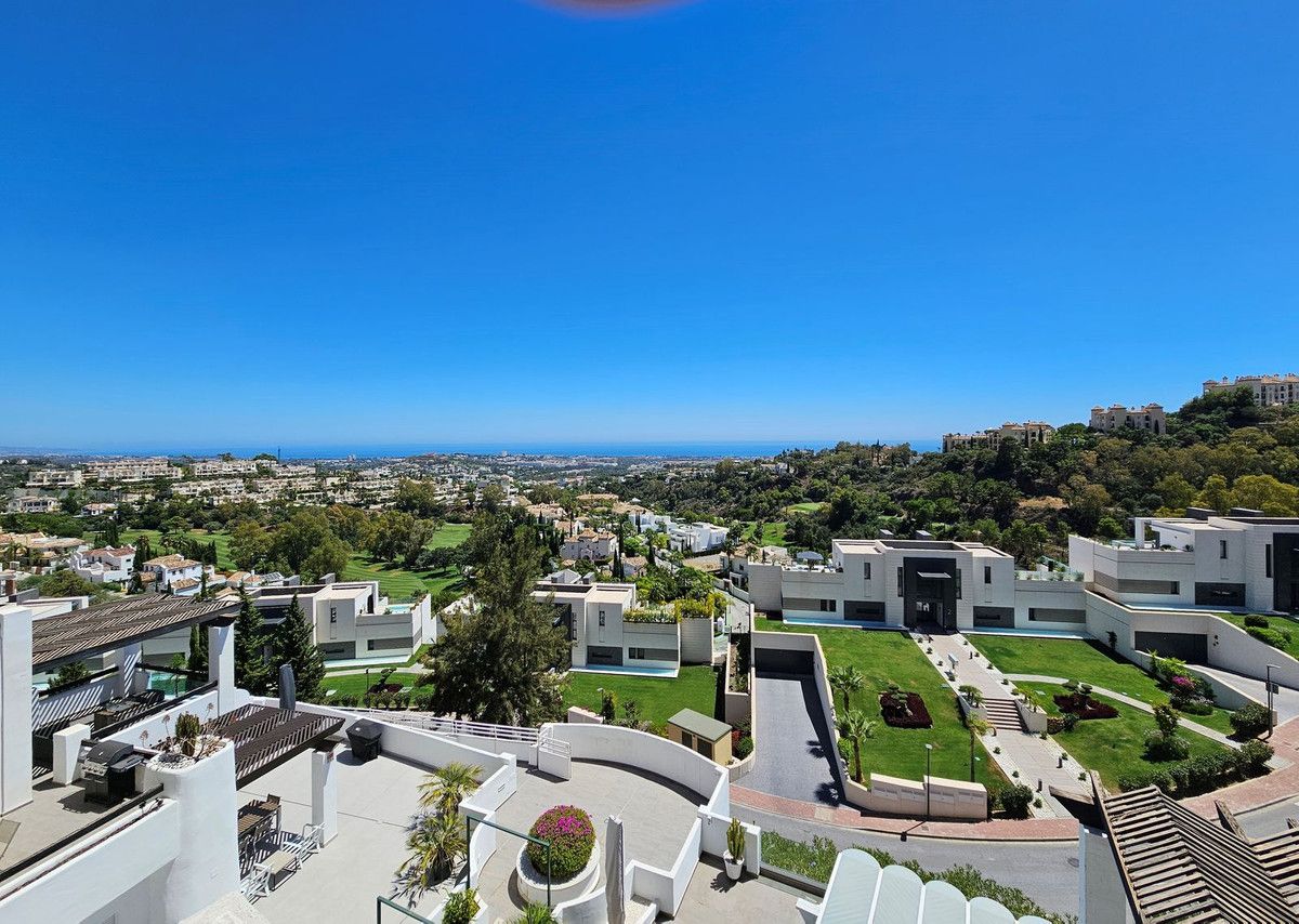 Vista exterior de Dúplex en venda en Benahavís amb Aire condicionat, Parquet i Terrassa