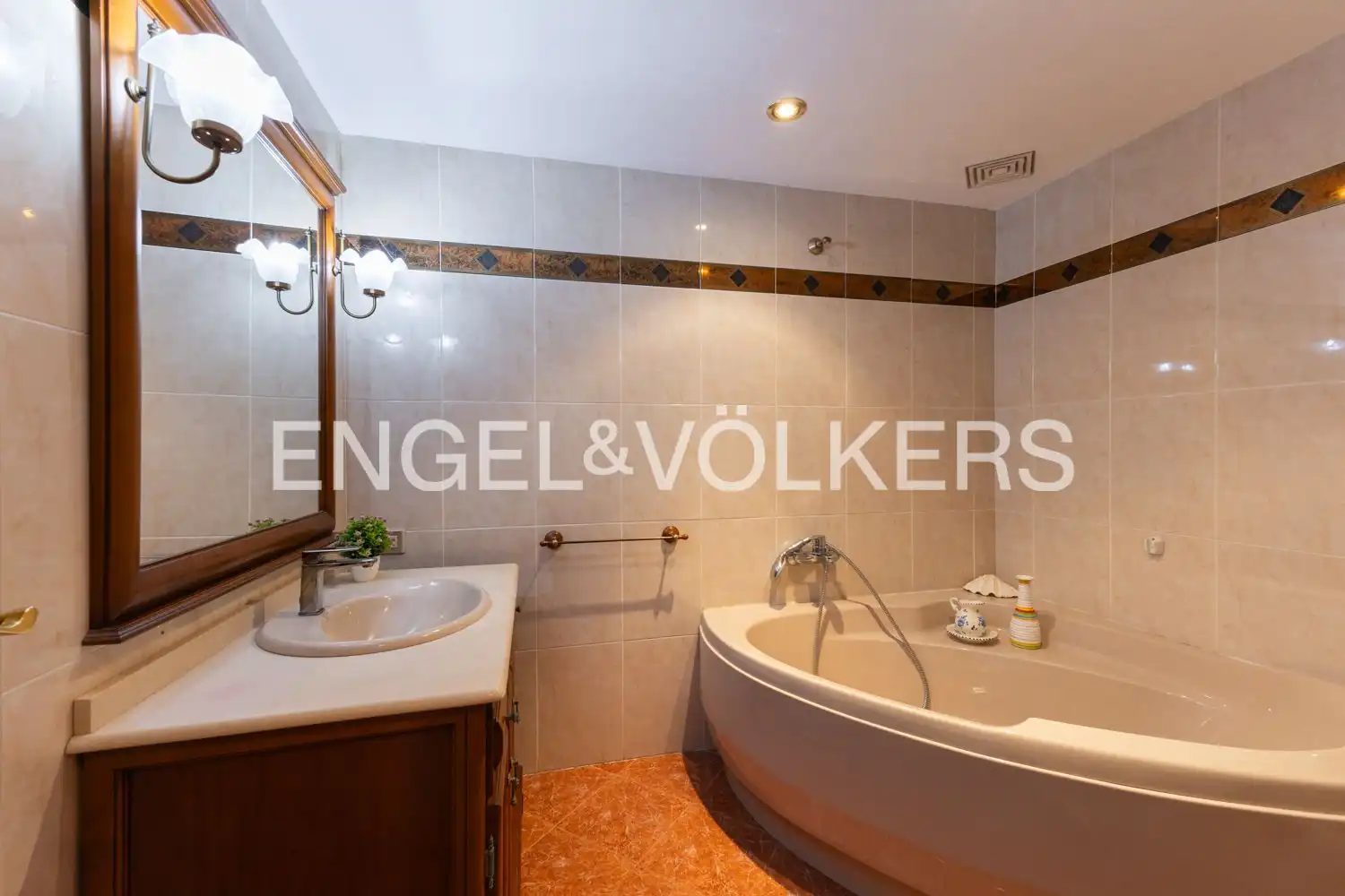 Baño de Casa o chalet de alquiler en Benicasim / Benicàssim con Aire acondicionado, Calefacción y Jardín privado