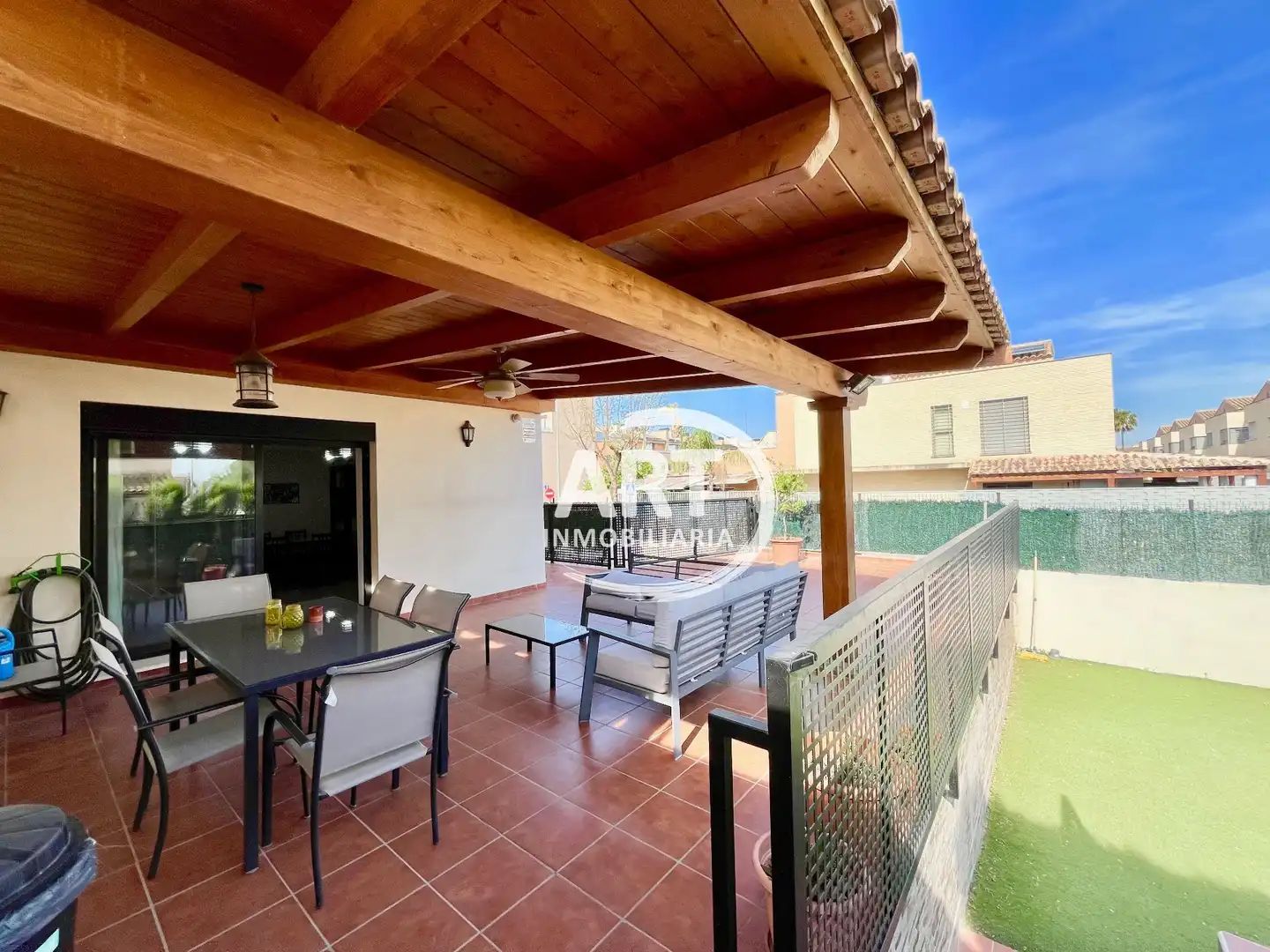 Terrasse von Einfamilien-Reihenhaus zum Verkauf in San Antonio de Benagéber mit Klimaanlage, Heizung und Terrasse