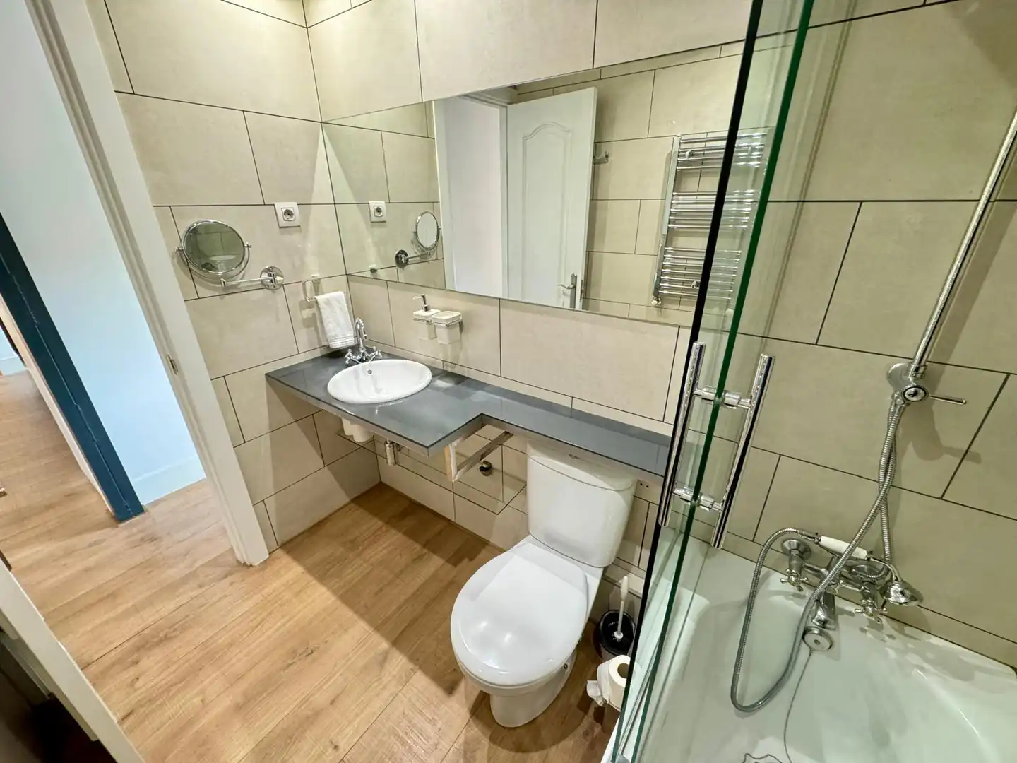 Badezimmer von Maisonette zum Verkauf in Madrid mit Klimaanlage und Privatgarten