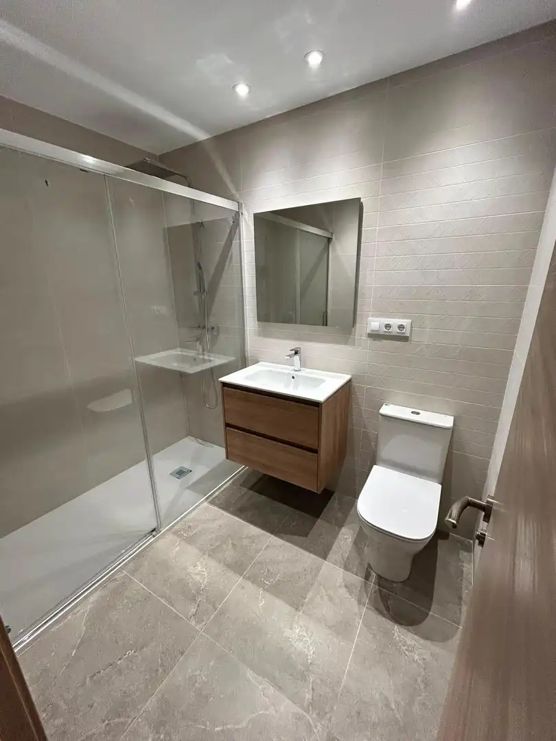 Badezimmer von Wohnung zur Miete in Valencia mit Balkon