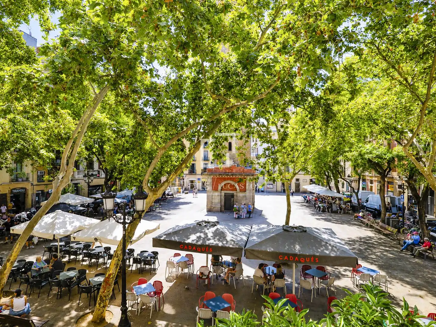 Vista exterior de Pis en venda en Barcelona amb Terrassa i Balcó