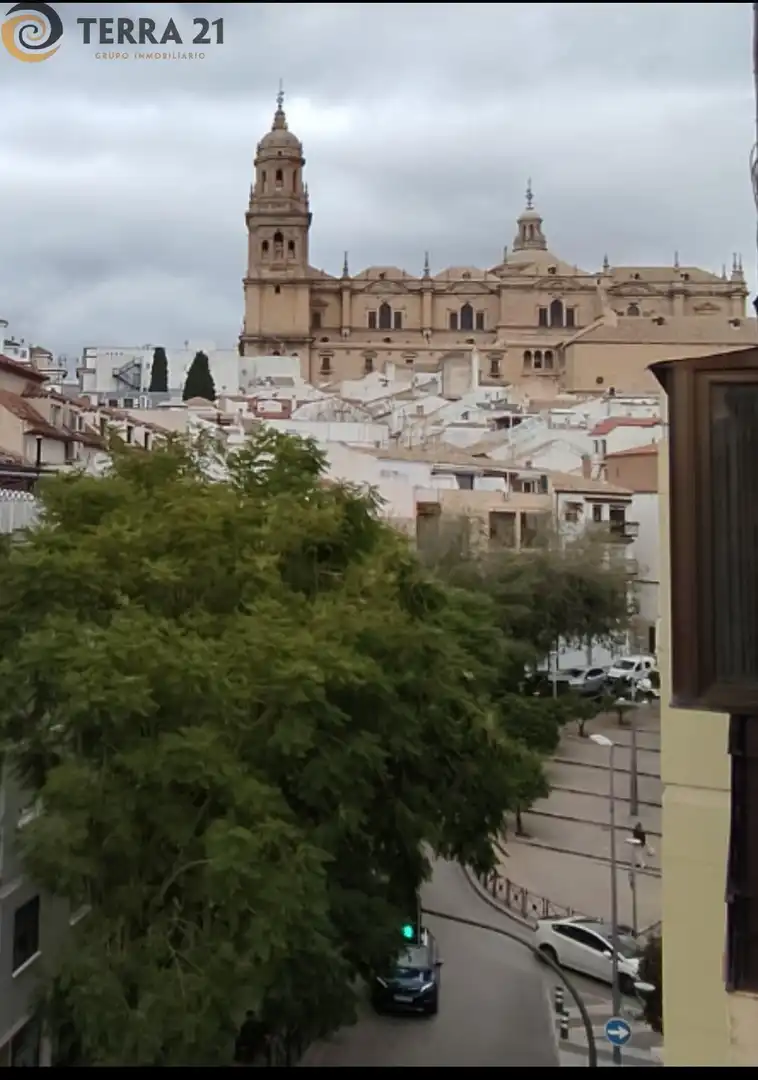 Vista exterior de Pis per a compartir en Jaén amb Moblat i Balcó
