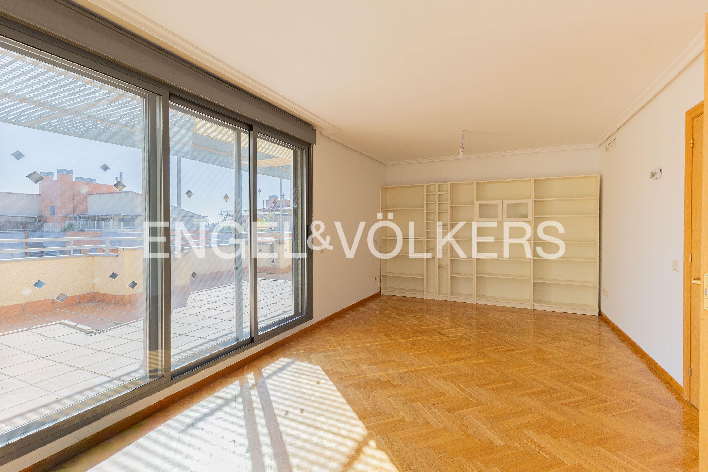 Außenansicht von Dachboden zum Verkauf in  Madrid Capital mit Klimaanlage, Heizung und Parkett