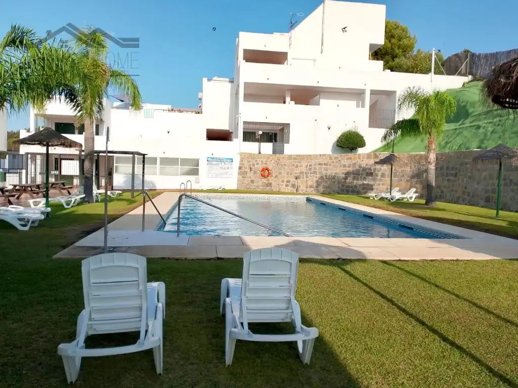 Piscina de Dúplex en venda en Estepona amb Aire condicionat, Terrassa i Piscina