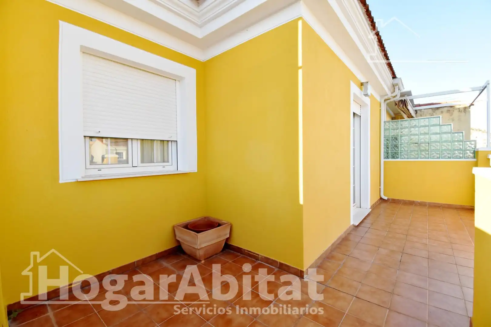 Außenansicht von Einfamilien-Reihenhaus zum Verkauf in Cullera mit Heizung, Terrasse und Abstellraum