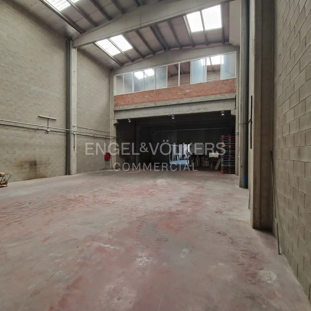 Nave industrial en venta en Sant Feliu de Llobregat