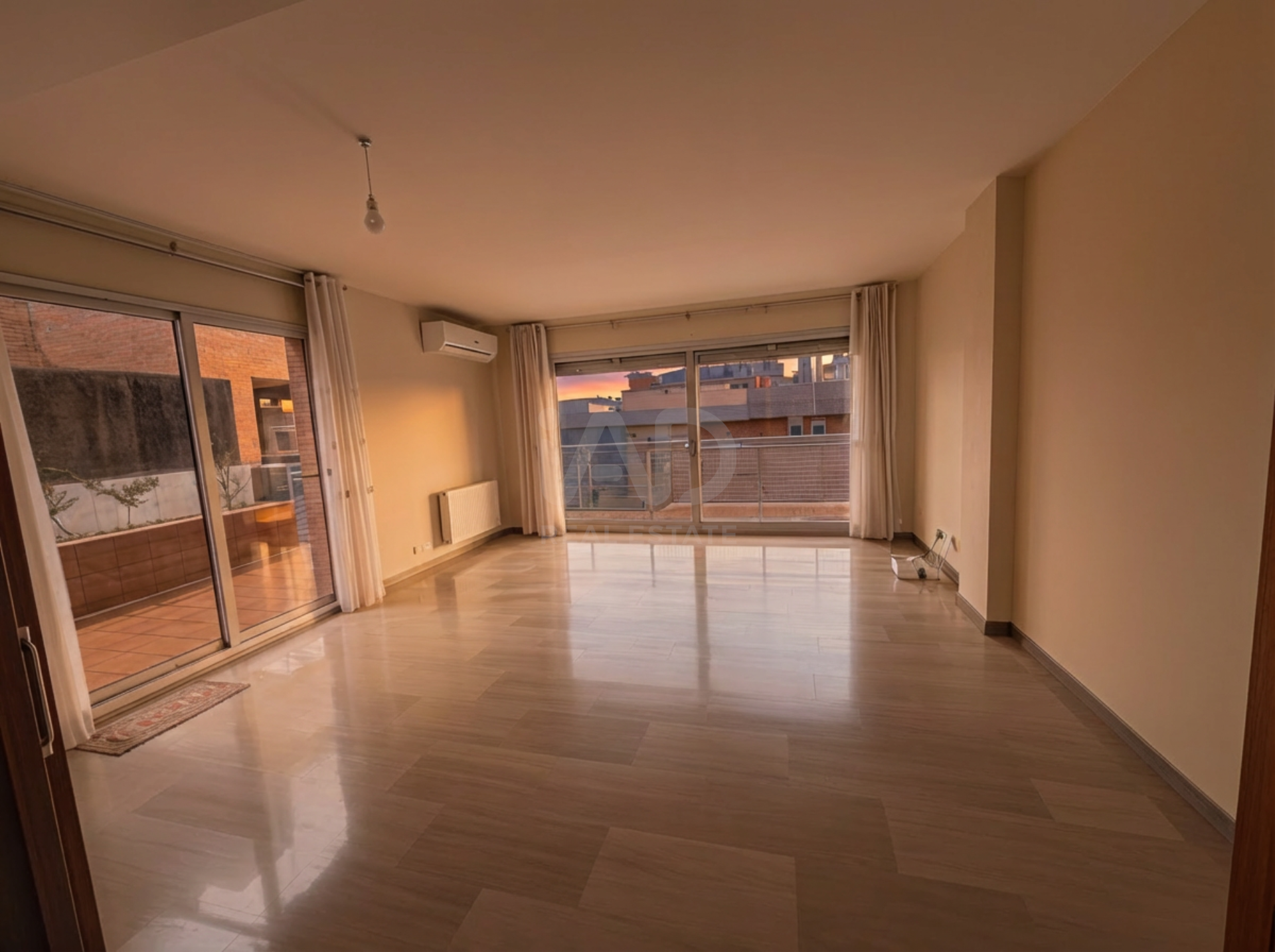 Sala d'estar de Casa adosada en venda en  Barcelona Capital amb Aire condicionat, Calefacció i Terrassa