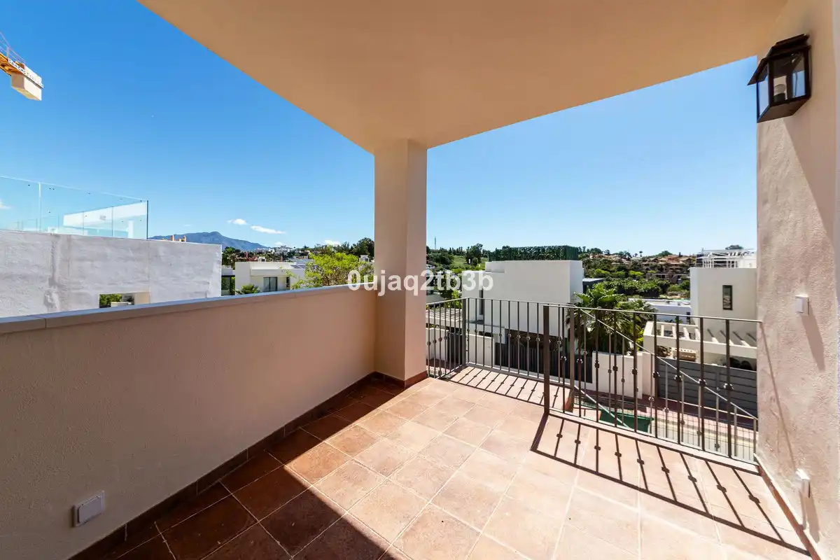 Vista exterior de Casa adosada de alquiler en Estepona con Aire acondicionado, Jardín privado y Terraza