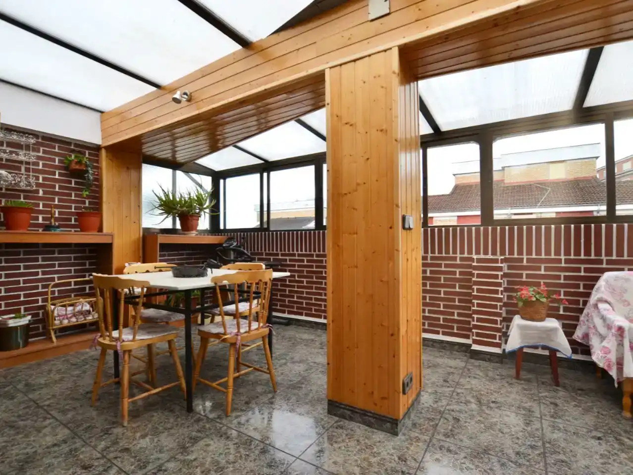 Terrassa de Àtic en venda en Oviedo  amb Parquet, Traster i Moblat