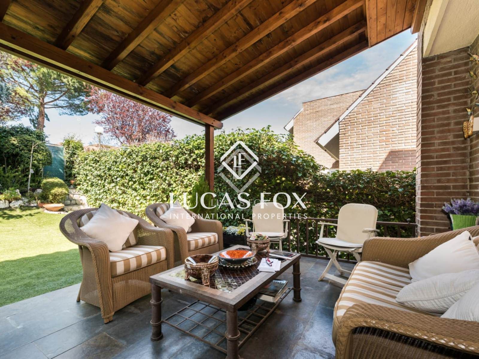 Terrace of House or chalet for sale in La Moraleja  with Air Conditioner and Private garden