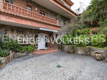 Casa amb balcó en venda a Castellnou - Can Mir - Can Solà