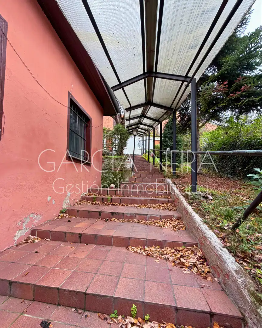 Jardí de Casa o xalet en venda en Oviedo  amb Calefacció, Jardí privat i Rentadora