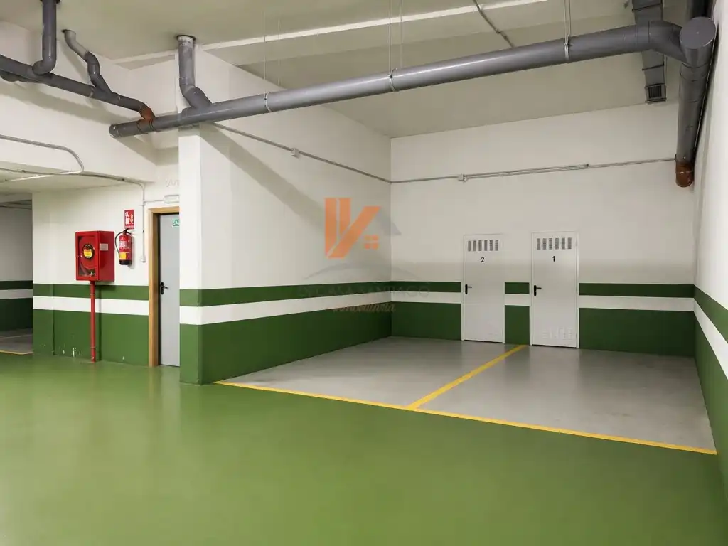 Parking de Piso en venta en Santiago de Compostela  con Terraza, Amueblado y Horno