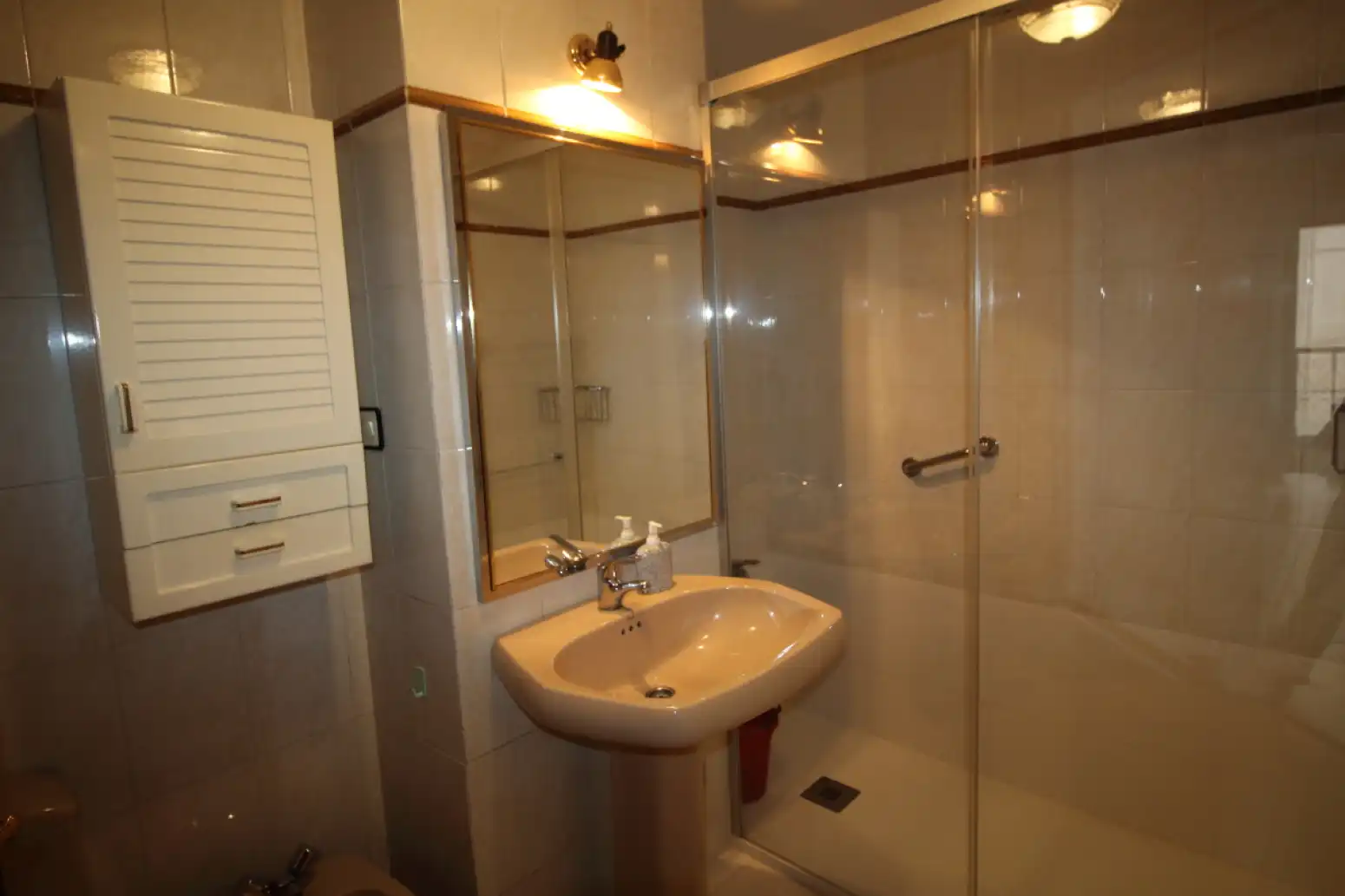 Baño de Piso de alquiler en Gijón  con Calefacción y Terraza