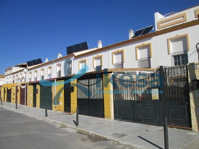 Exterior view of Single-family semi-detached for sale in San Juan del Puerto  with Community pool