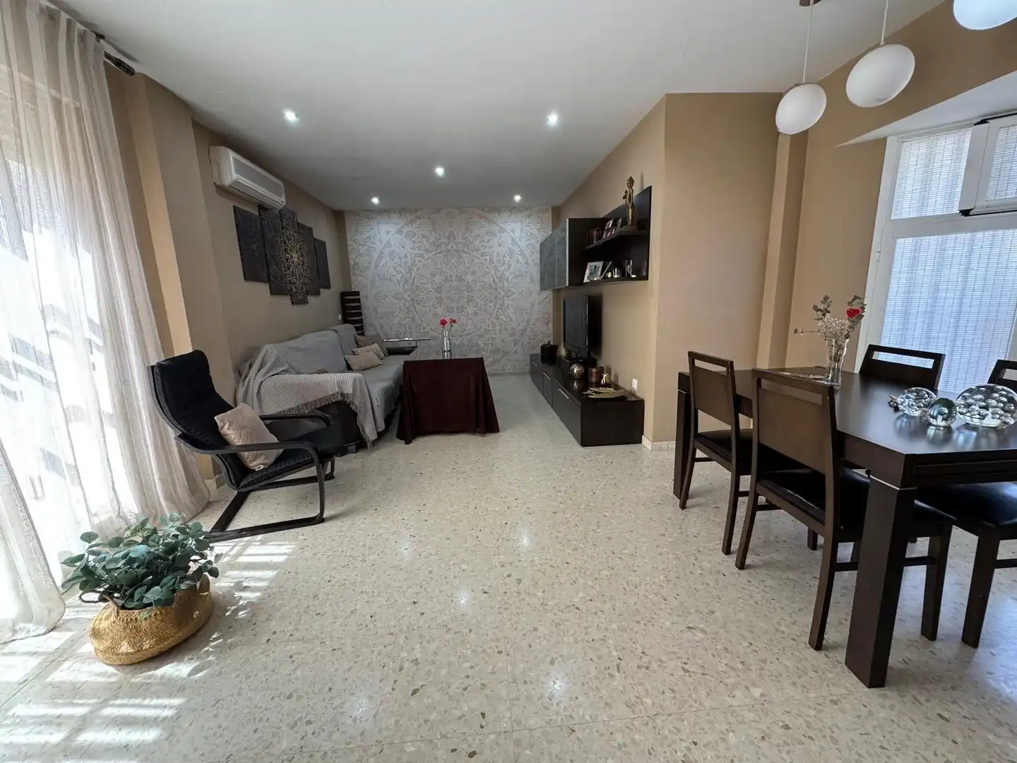Living room of Detached homes for sale in Sanlúcar de Barrameda  with Air Conditioner and Storage room
