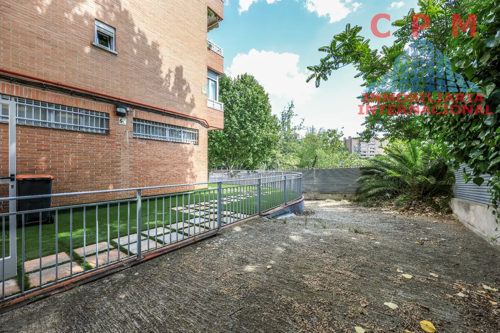 Jardín de Nave industrial en venta en Madrid con Calefacción y Alarma
