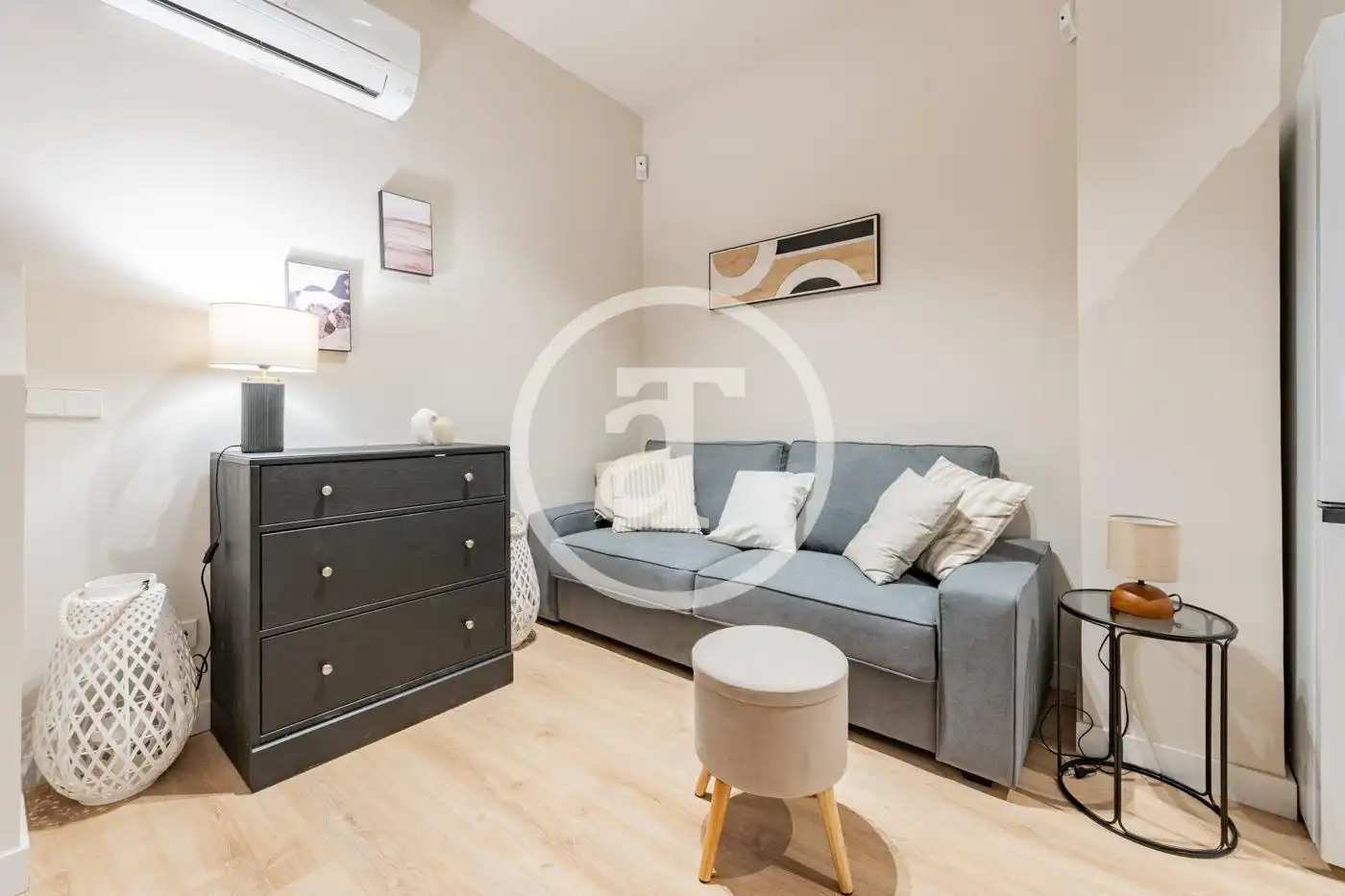 Living room of Flat for rent in Madrid  with Air Conditioner, Heating and Furnished