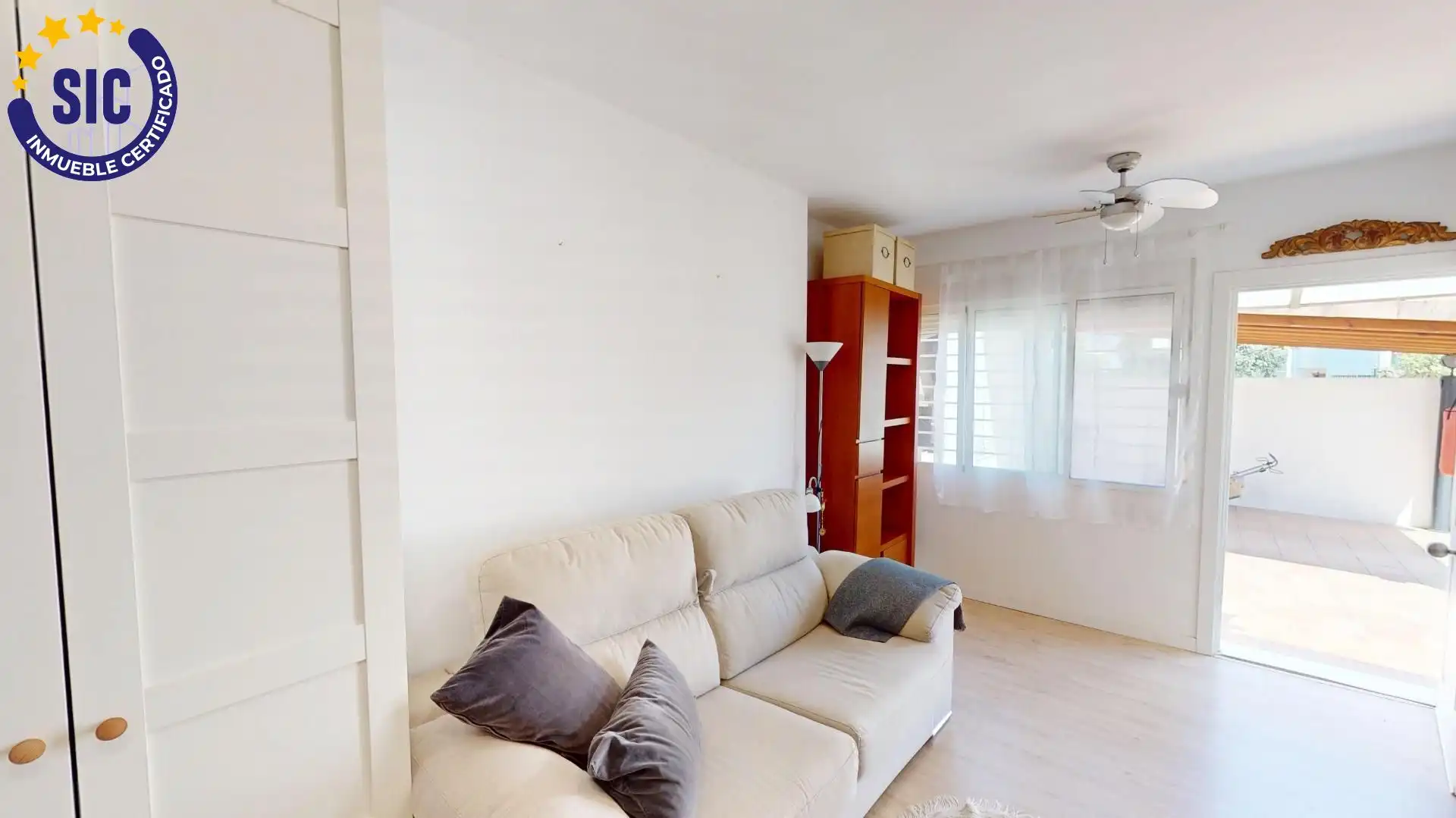 Sala d'estar de Casa o xalet en venda en Benicasim / Benicàssim amb Aire condicionat, Jardí privat i Parquet
