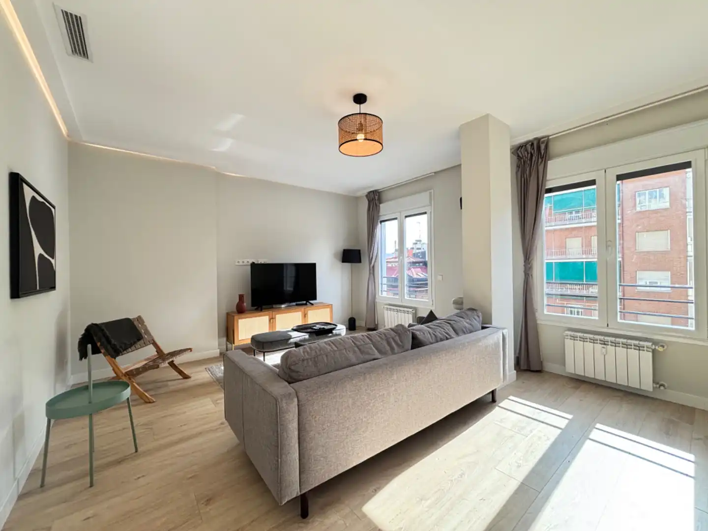 Living room of Flat for rent in Madrid  with Air Conditioner, Heating and Furnished