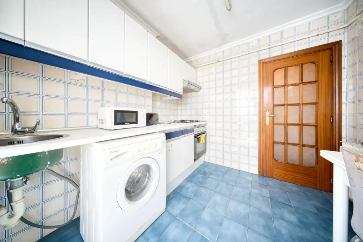 Kitchen of Flat for sale in Valladolid  with Heating, Parquet flooring and Furnished