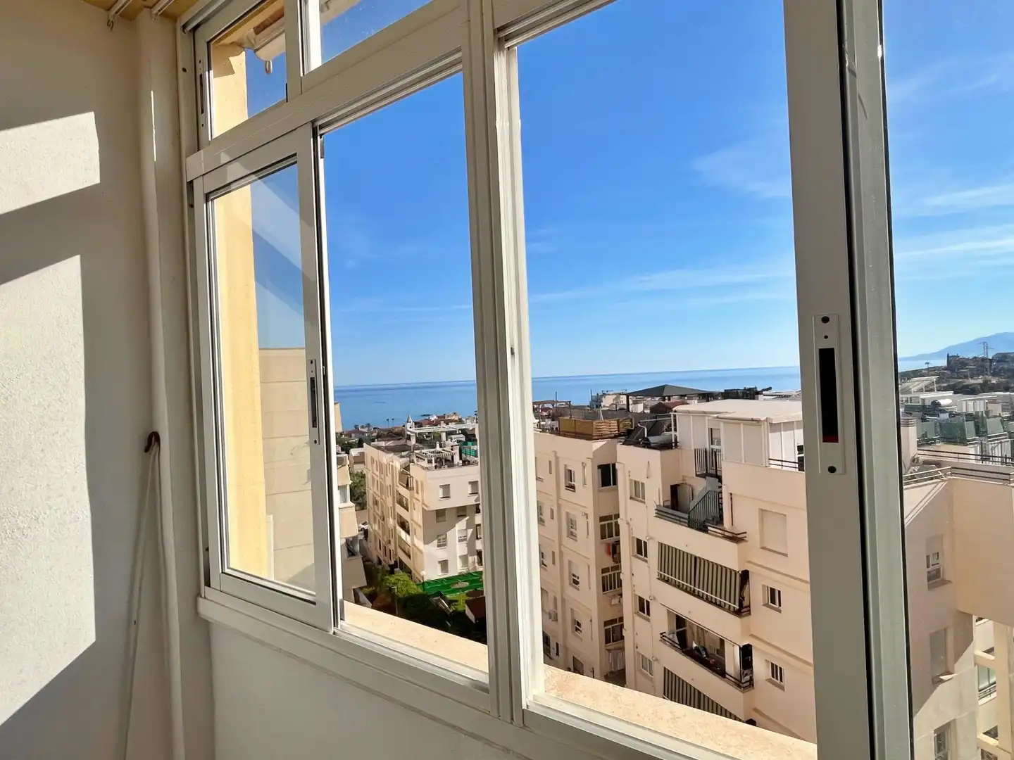 Vista exterior de Piso en venta en Rincón de la Victoria con Aire acondicionado, Terraza y Piscina comunitaria