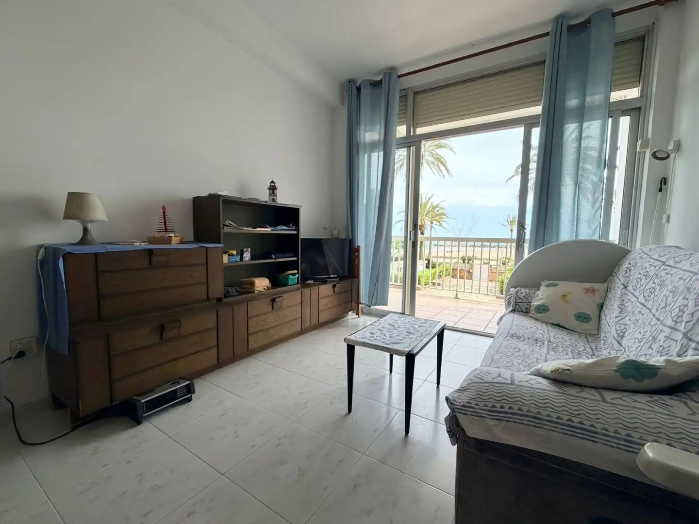 Sala de estar de Piso en venta en Cunit con Terraza, Amueblado y Piscina comunitaria
