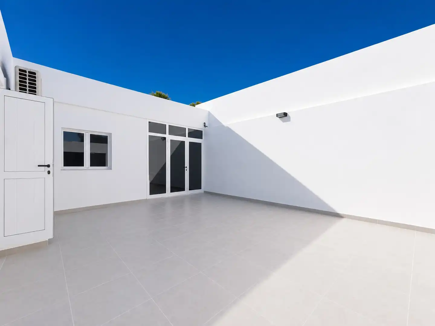 Vista exterior de Casa o chalet en venta en Teguise con Aire acondicionado, Jardín privado y Terraza