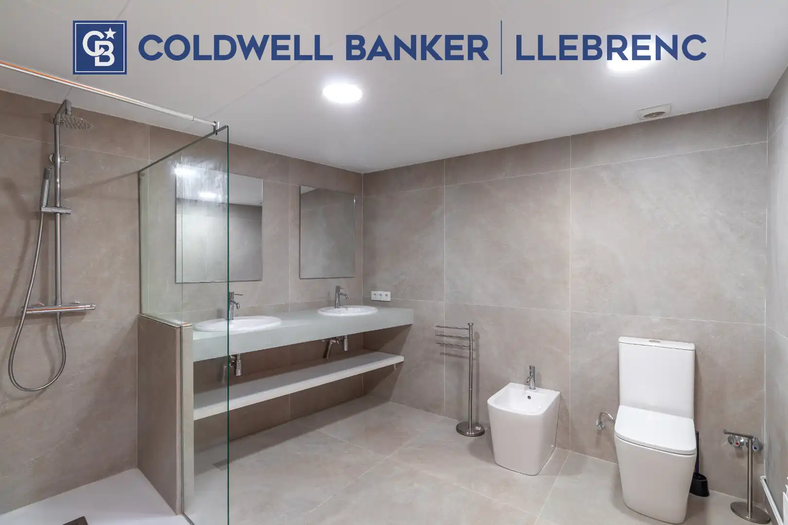Baño de Dúplex de alquiler en Barcelona con Aire acondicionado, Calefacción y Terraza