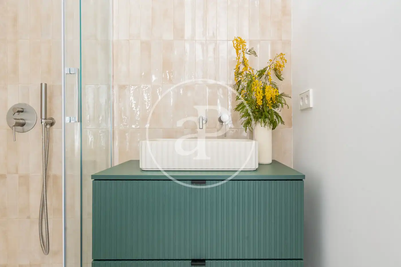 Badezimmer von Wohnung zum Verkauf in Madrid mit Klimaanlage, Heizung und Möbliert