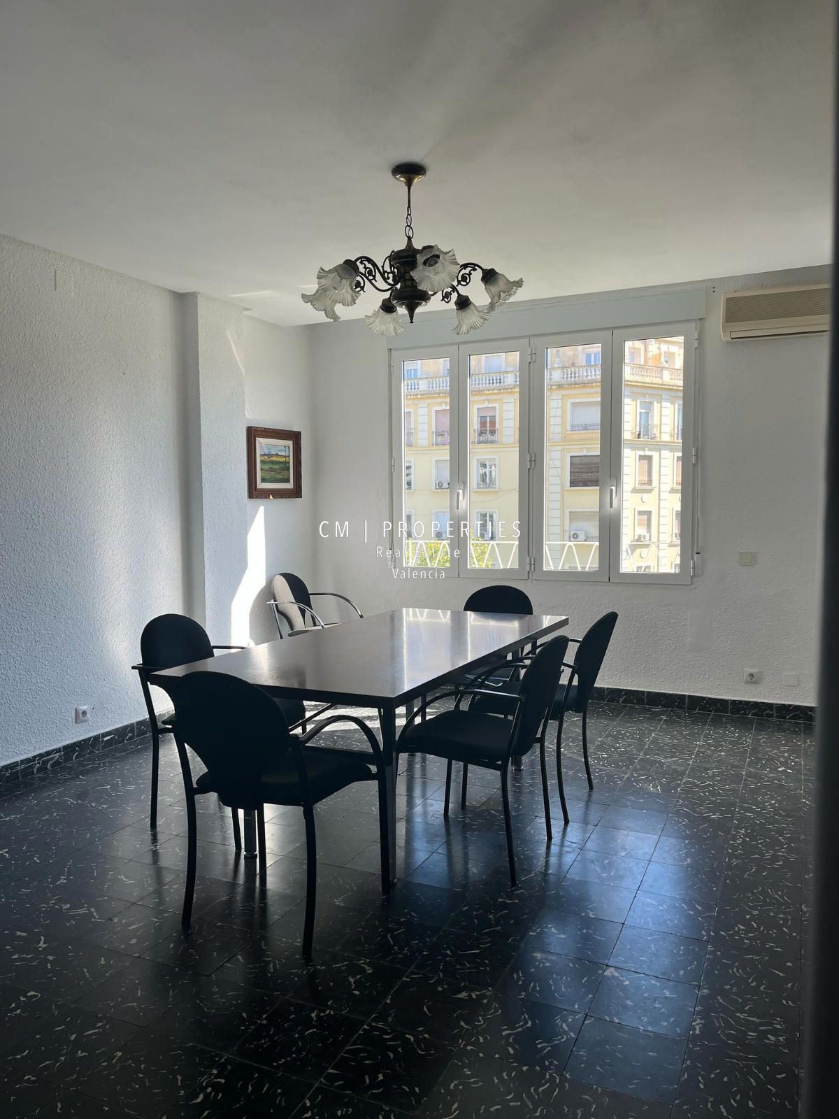 Oficina de lloguer a Ramon y Cajal, Arrancapins