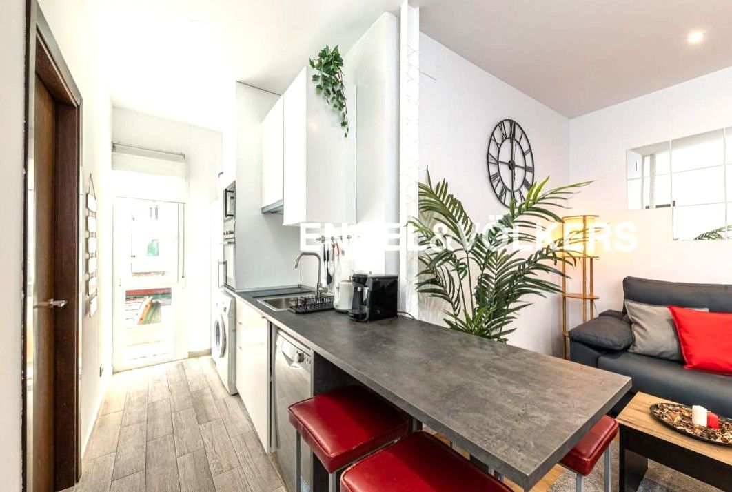 Cuina de Apartament de lloguer en  Madrid Capital amb Aire condicionat, Calefacció i Moblat