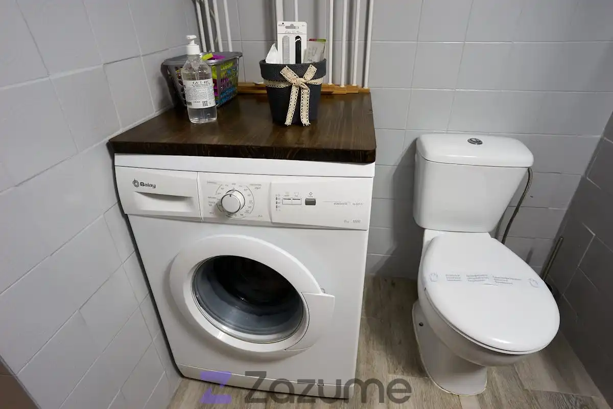 Baño de Estudio de alquiler en Torremolinos con Aire acondicionado, Amueblado y Lavadora