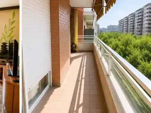 Terraza de Piso en venta en L'Hospitalet de Llobregat con Balcón