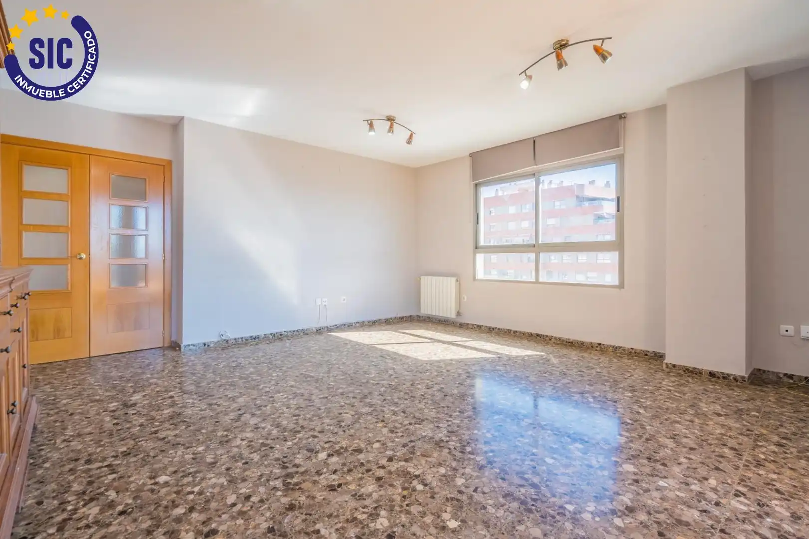 Dormitori de Àtic en venda en Mislata amb Aire condicionat, Calefacció i Jardí privat
