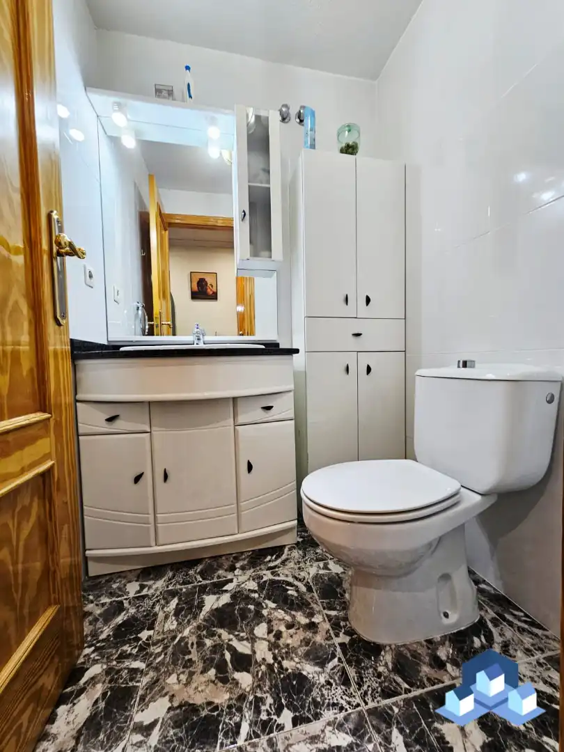 Bathroom of Flat for sale in Lorca  with Air Conditioner, Heating and Storage room