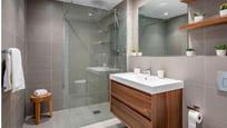 Bathroom of Flat for sale in Premià de Dalt  with Air Conditioner, Heating and Terrace