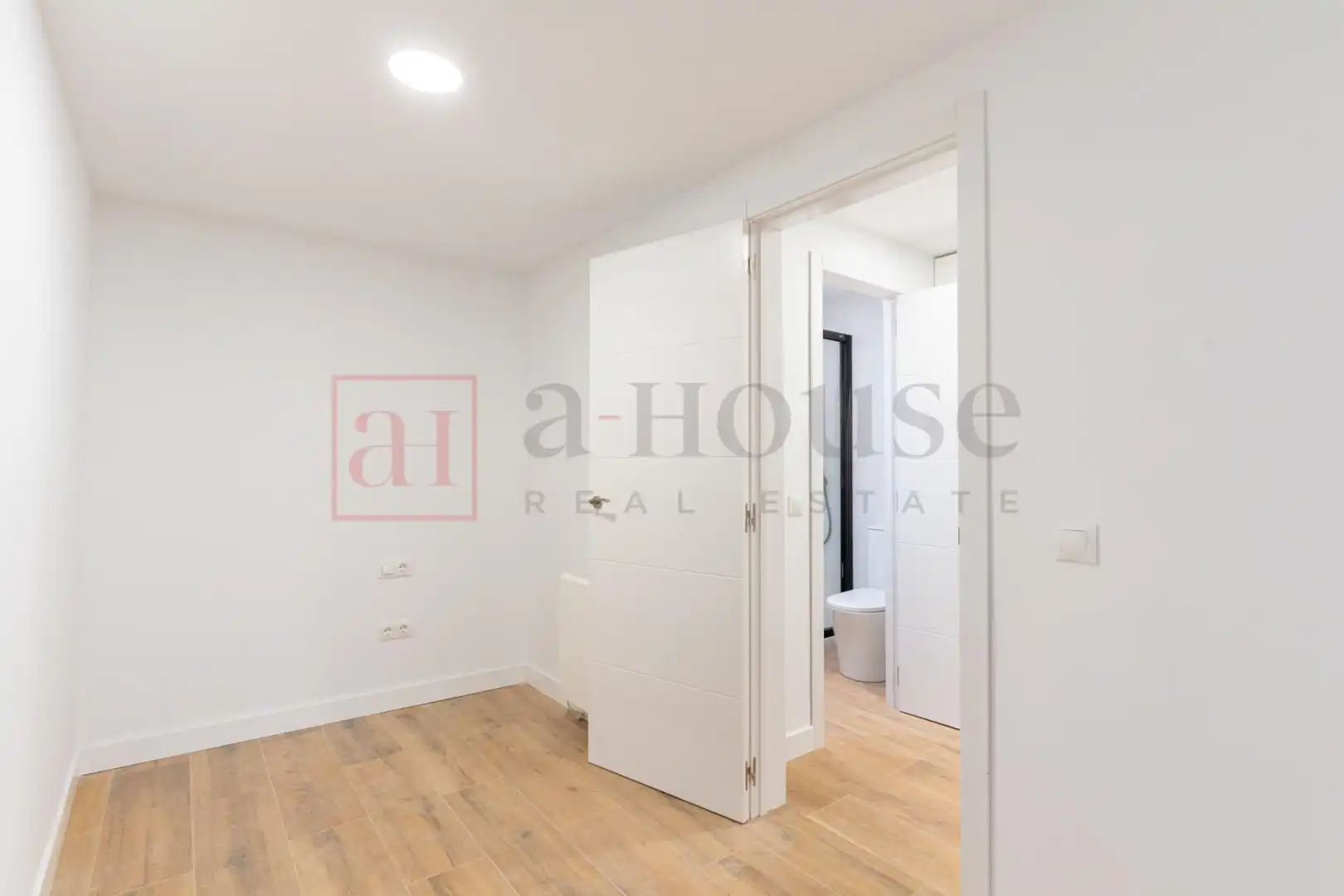 Habitación de Local en venta en Madrid con Aire acondicionado