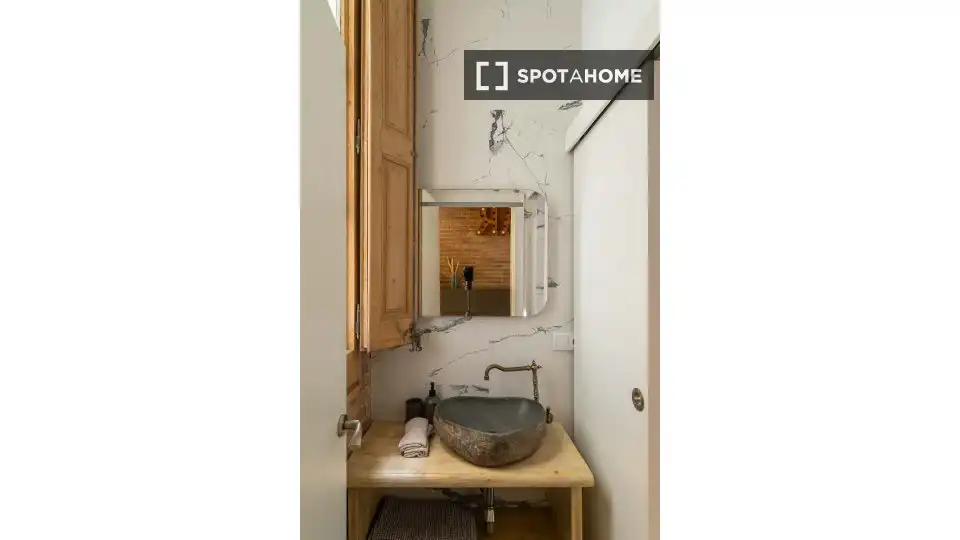 Bathroom of Flat for rent in Barcelona  with Air Conditioner, Heating and Furnished