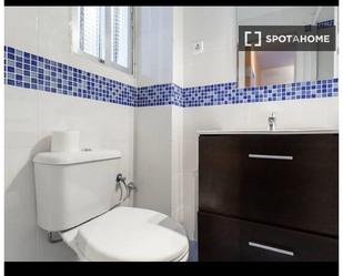 Bathroom of Flat to rent in  Madrid Capital  with Air Conditioner, Heating and Furnished