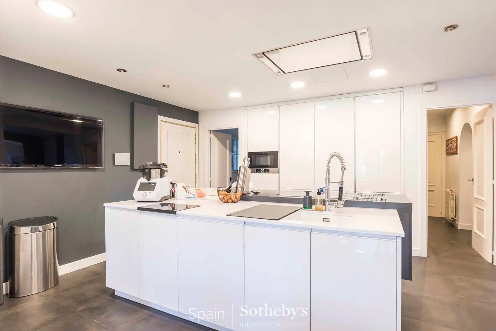 Kitchen of Houses for sale in La Moraleja  with Air Conditioner, Heating and Private garden